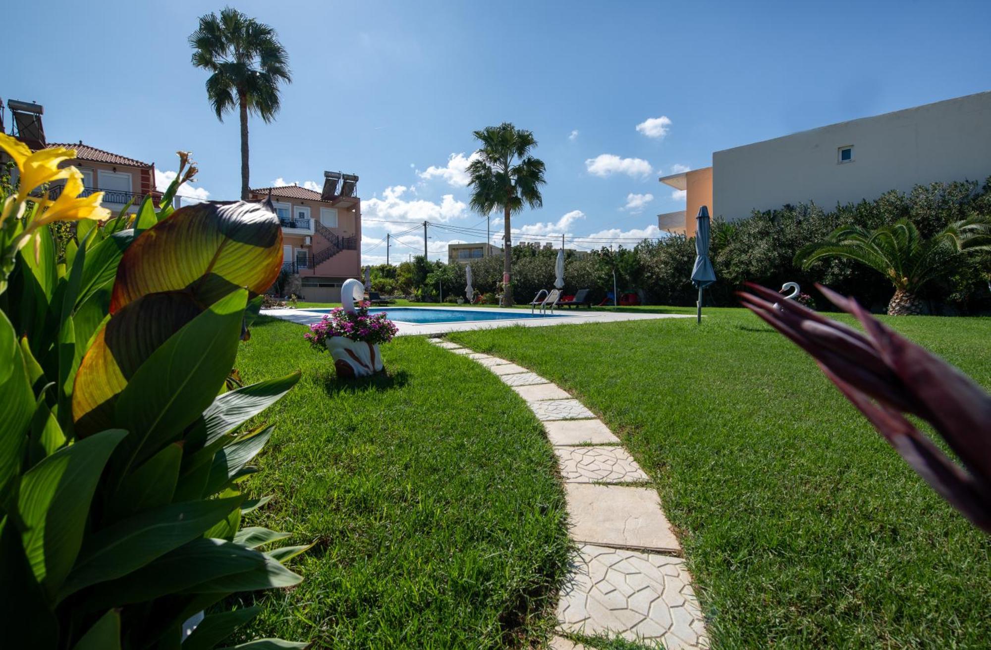 Socrates Holidays Apt. 2 With Pool Near The Beach ปลาเตเนียส ภายนอก รูปภาพ