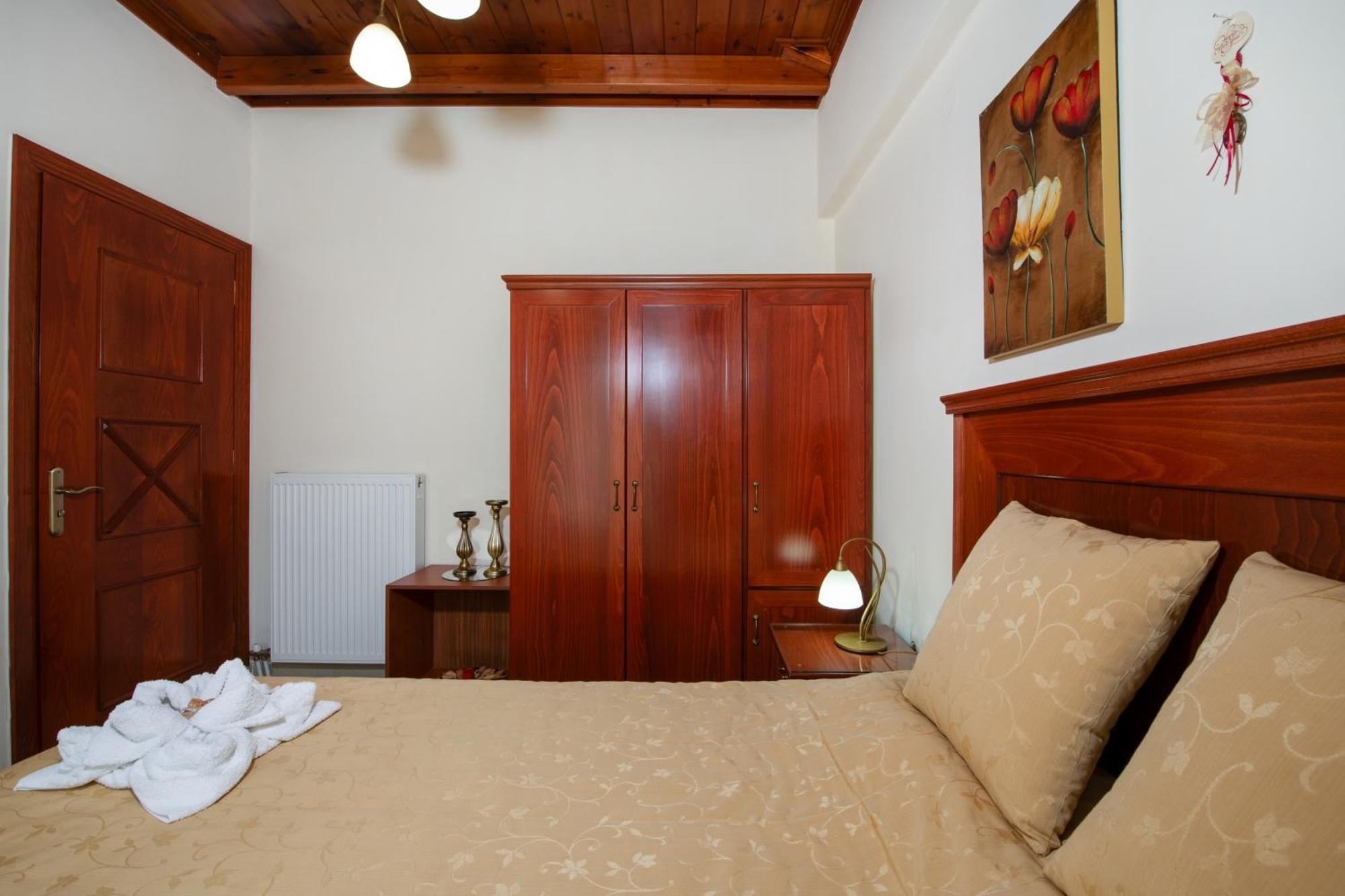 Socrates Holidays Apt. 2 With Pool Near The Beach ปลาเตเนียส ภายนอก รูปภาพ