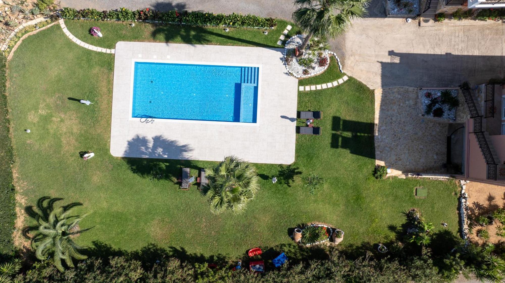 Socrates Holidays Apt. 2 With Pool Near The Beach ปลาเตเนียส ภายนอก รูปภาพ