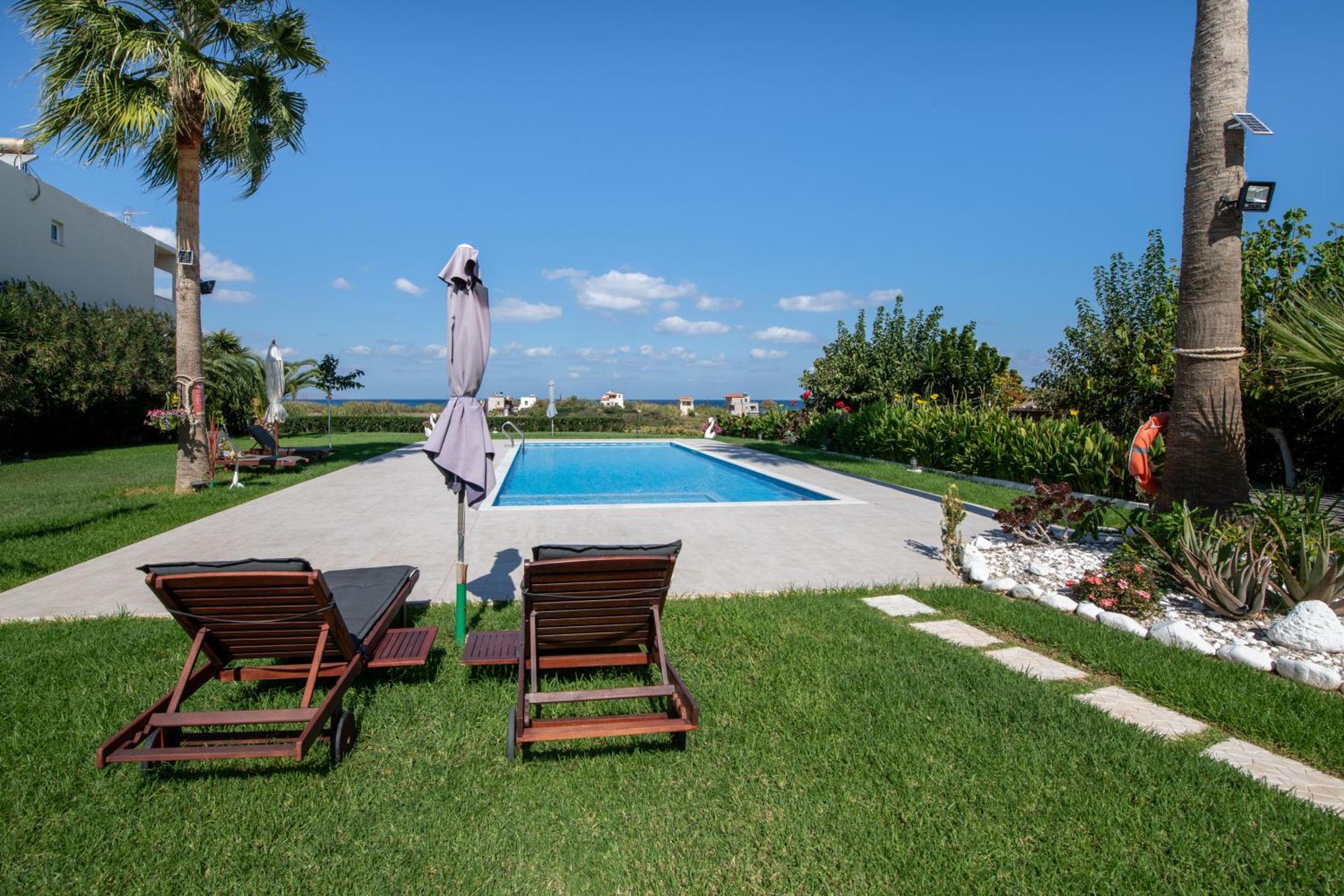 Socrates Holidays Apt. 2 With Pool Near The Beach ปลาเตเนียส ภายนอก รูปภาพ